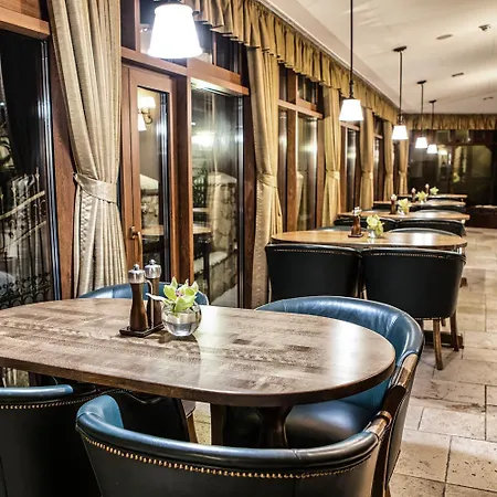 Chateau Hunting *** Гостевой дом