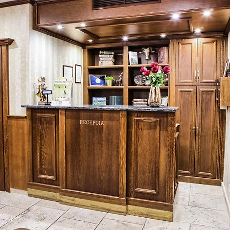 Chateau Hunting *** *